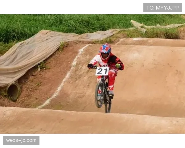 女子BMX竞速赛：哥伦比亚包揽领奖台，霸主地位难以撼动